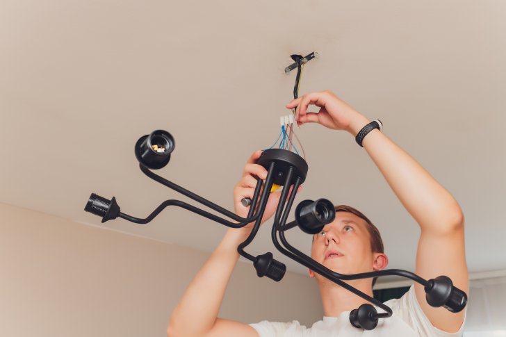 Dienst Installation der Beleuchtung